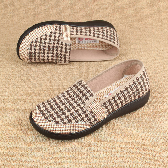 Soft sole comfortable genuine brand new old Beijing cloth shoes for women breathable mother middle-aged and elderly flat sole non-slip bean dot shoes