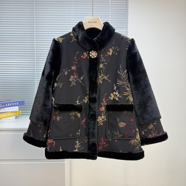 
Mother's winter coat with fur integrated fur collar and velvet thickening coat for middle-aged and elderly women to keep warm and loose tops