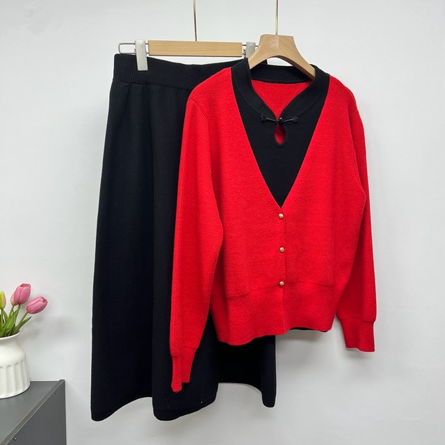 
Mom autumn suit middle-aged mother 2025 new knitted sweater women's top skirt middle-aged and elderly two-piece set