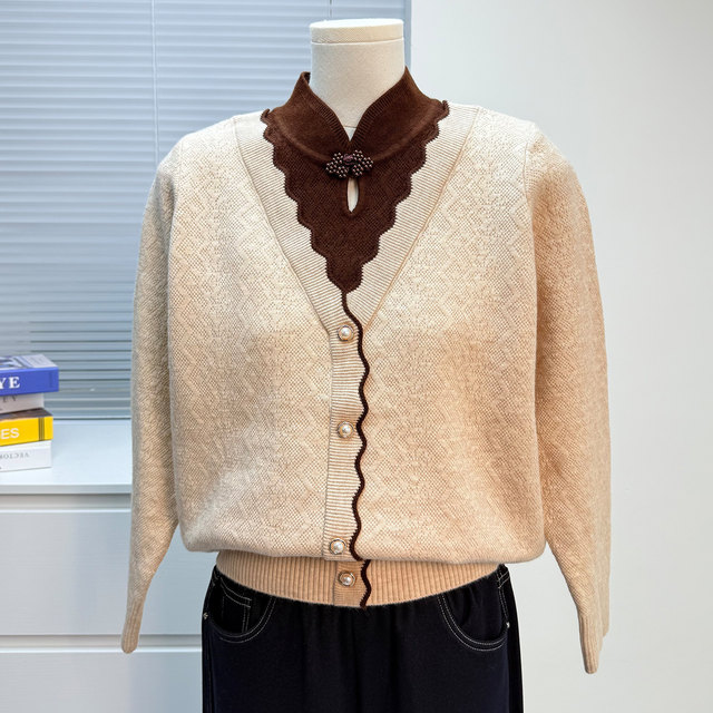 
Mom's autumn dress fake two-piece sweater 2025 new middle-aged and elderly women's loose tops autumn and winter knitted base shirt