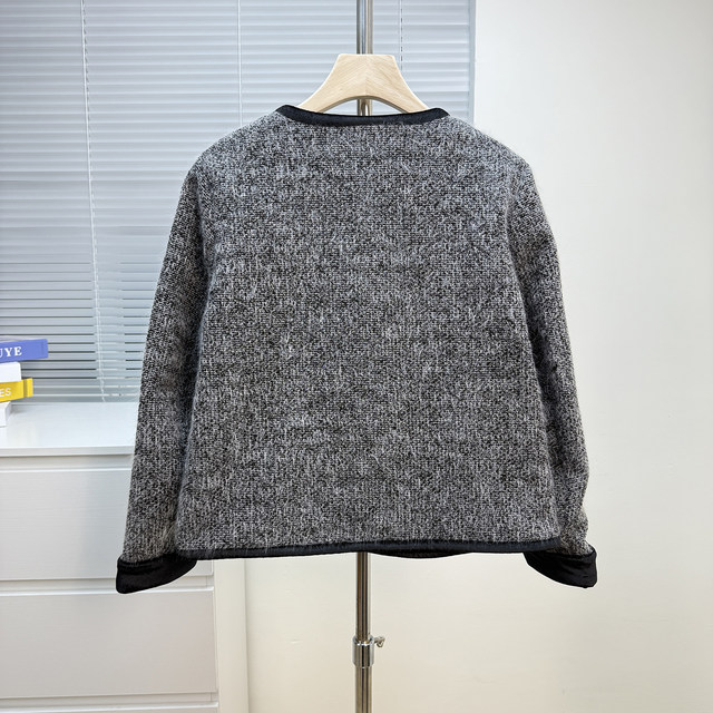 Middle-aged mother's clothes winter clothes 2025 new style small fragrant jacket middle-aged and elderly women's loose-fitting cotton-padded tops