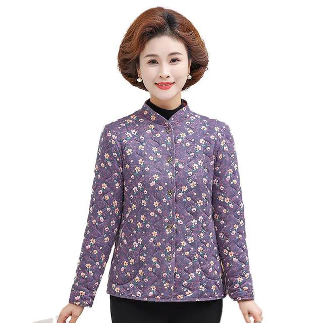 Middle-aged and elderly cotton-padded jackets for mothers in autumn and winter floral velvet cotton-padded jackets for grandma with thick inner liner to keep warm and wear at home.