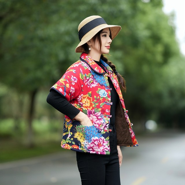 Mom's autumn and winter half-sleeved velvet cotton-padded jacket, ethnic style button-down cotton coat, middle-aged women's thickened and warm Northeast large flower vest