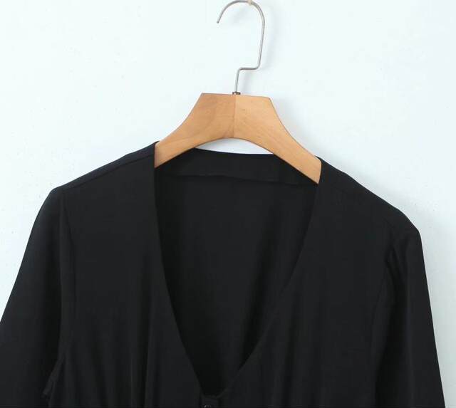 Ins blogger style black waisted flared sleeves V-neck shirt short French hot girl niche base shirt