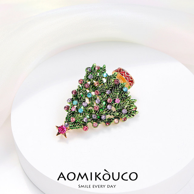 Cute Japanese Christmas tree brooch, fashionable and luxurious diamond-encrusted personalized pin, suit jacket accessories, New Year gift