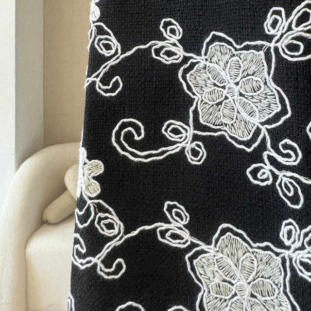 Black jacquard high-end fashion high-waisted skirt 2024 autumn and winter new women's printed commuter a-line short skirt trendy