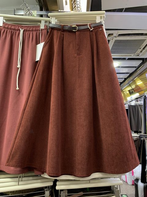 2023 autumn new retro versatile wick velvet draped skirt button decoration casual a-line umbrella skirt
