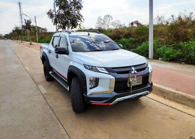 Suitable for 19 Mitsubishi TRITON L200 pickup truck off-road modified Thai version wheel arch widened fender wheel arch anti-scratch