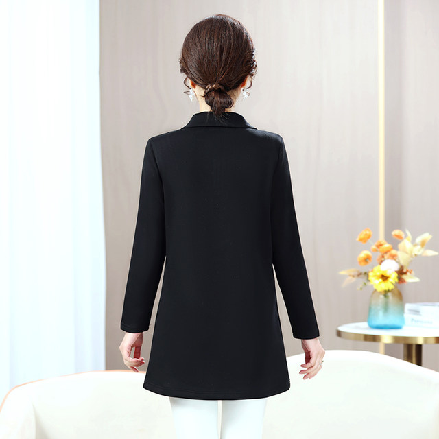 Middle-aged mother's spring clothing, mid-length sweatshirt to cover buttocks, new style, middle-aged and elderly women's large size tops and bottoming shirts