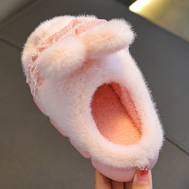 
Children's Cotton Slippers Girls 2025 New Girls Cotton Slippers Furry Home Indoor Baby Girl Furry Slippers Winter Bag Heel