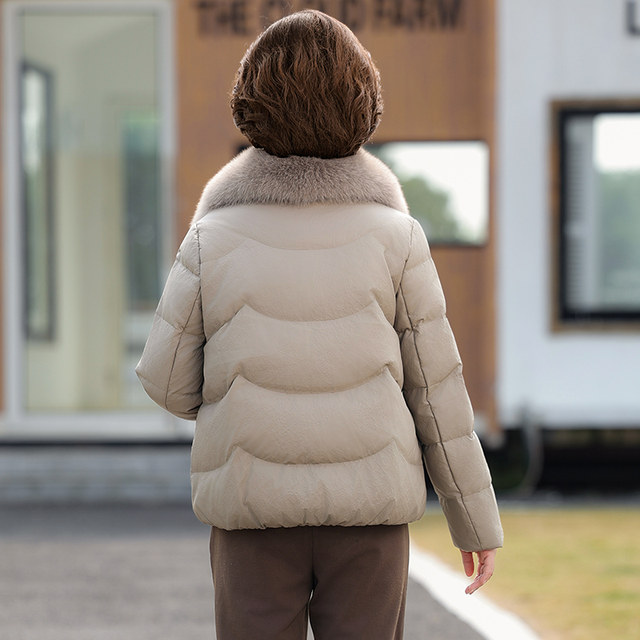 Small mother's winter short wash-free leather down jacket winter new middle-aged and elderly women's warm thickened jacket