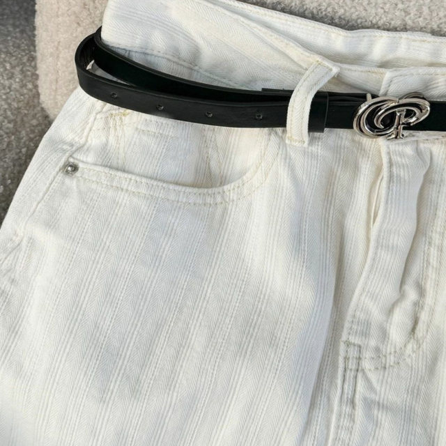 
White half-body A-line skirt 2025 new summer casual and fashionable versatile loose and comfortable hip-pack denim skirt