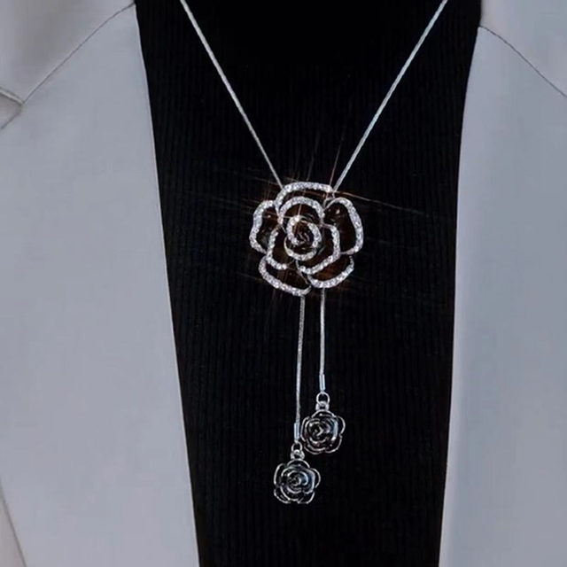 2025 new trendy long rose sweater chain for women's autumn and winter fashion internet celebrity same high-end accessories necklace