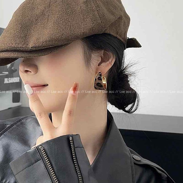 Retro geometric wide-brimmed leopard print circle earrings women's autumn and winter new high-end exaggerated niche temperament earrings