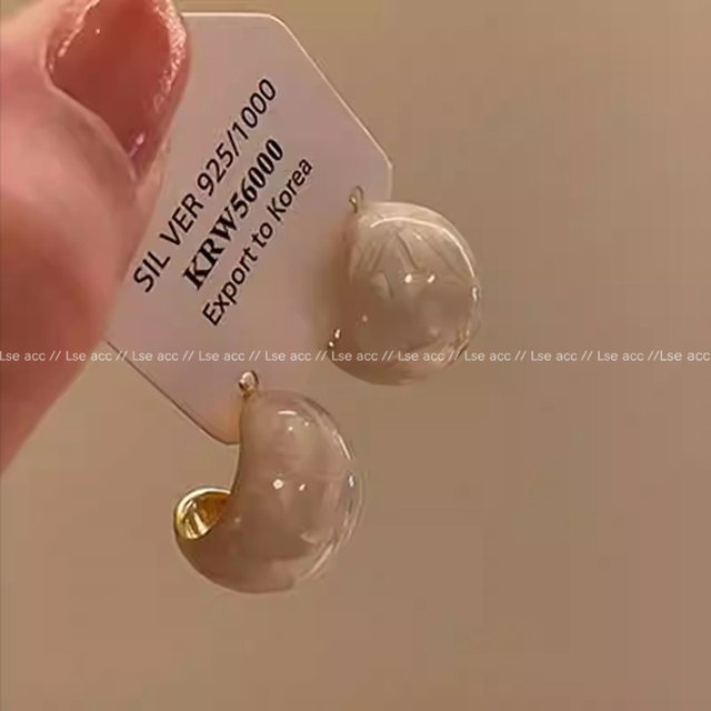 French retro milky white dripping glaze bean bean earrings artistic sense oval geometric earrings temperament versatile earrings niche