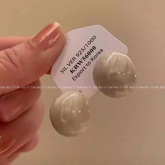 French retro milky white dripping glaze bean bean earrings artistic sense oval geometric earrings temperament versatile earrings niche