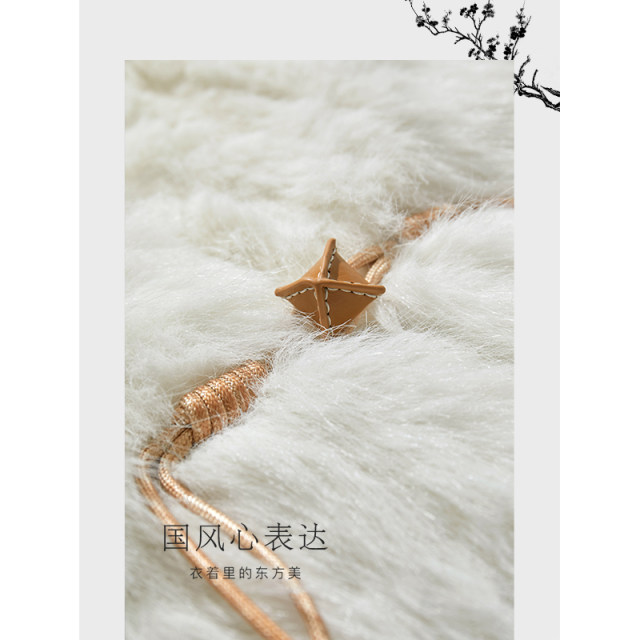 AMII new Chinese environmentally friendly fur girl 2024 autumn new coatlift Su leather buckle imitation mink velvet v -neck jacket
