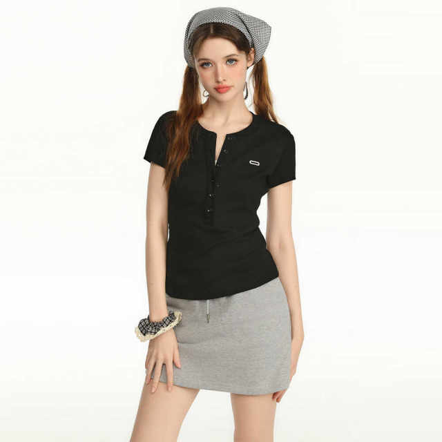 Cyni basic versatile embroidery logo Henry leads T -shirt short -sleeved top female fashion slimming slimming niche design
