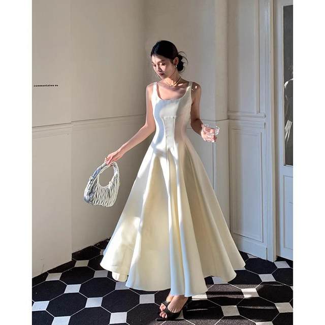 Large size women's French Hepburn style white suspender dress with high-end and luxurious versatile waist-covering dress