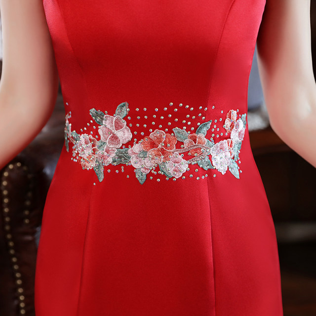 Red Walk Show Dewed Cheongsam Skirt 2023 New High -end Dinner Fish Tail Surlving Annual Conference Performance Server
