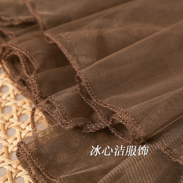 Wearing a design-sensing mesh fishtail skirt on both sides for women's autumn and winter 2025 new high-waisted pleated gauze skirt long skirt