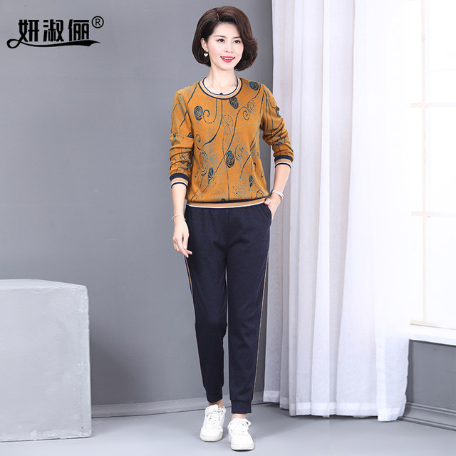Mom's autumn and winter bottoming shirt, sweatshirt, fashionable sports suit, new style noble loose mink velvet top for middle-aged and elderly people