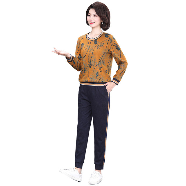 Mom's autumn and winter bottoming shirt, sweatshirt, fashionable sports suit, new style noble loose mink velvet top for middle-aged and elderly people