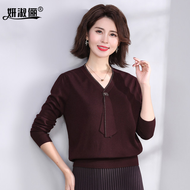 
50-year-old mother's fashionable wool sweater top Burgundy 2025 autumn new age-reducing skirt suit
