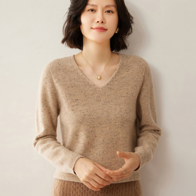 First-line ready-to-wear V-neck cardigan thickened autumn and winter warm bottoming shirt seamless 2024 new fashionable knitted sweater