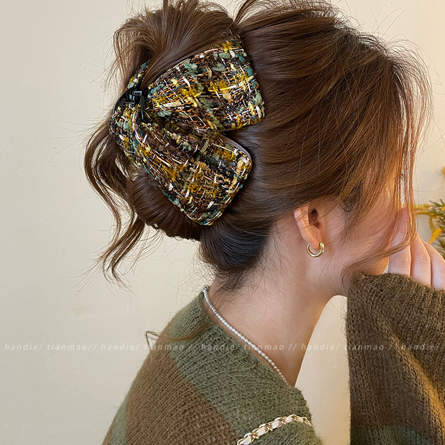 Retro contrasting triangle large shark clip hair volume large hair clip female high-end 2025 new hair clip