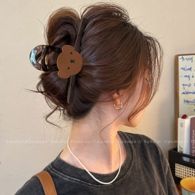 Cute and cute little bear clip women's 2025 new high-end shark clip hair clip back head hair dress clip