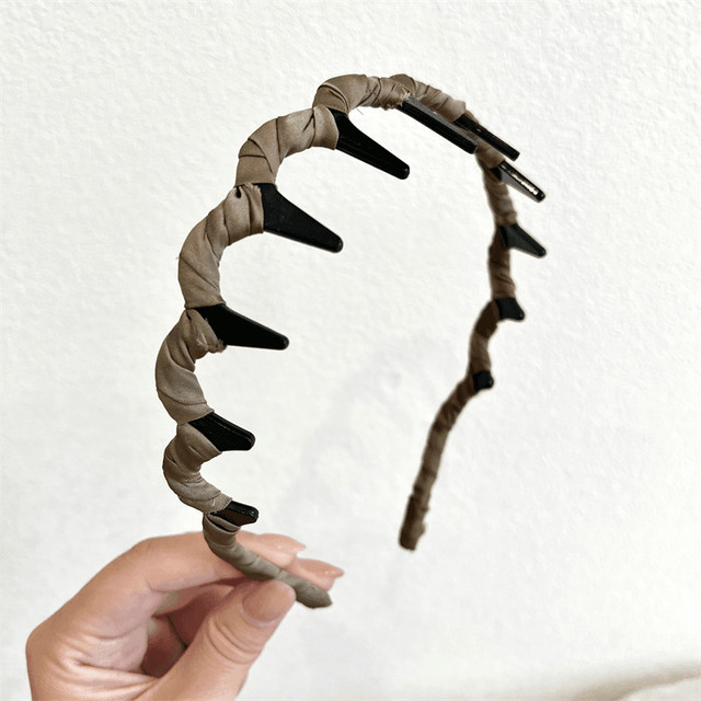 Korean version of wavy hairband for women with high skull top face wash with teeth hair card fabric non-slip hair crushing hair band Internet celebrity 2025 new model