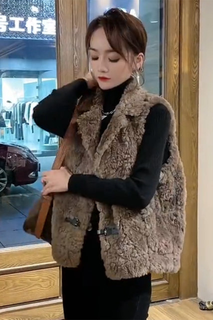 Lamb fur vest women's short European 2025 autumn and winter vest Korean style loose fur integrated outer vest jacket