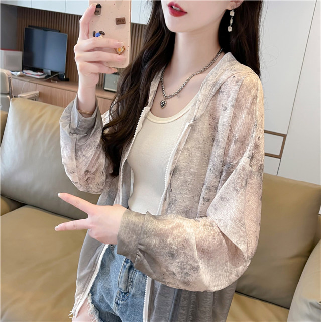 Tie-dye gradient color sunscreen clothes for women in summer 2025 new loose ice silk thin mid-length sunscreen jacket trendy