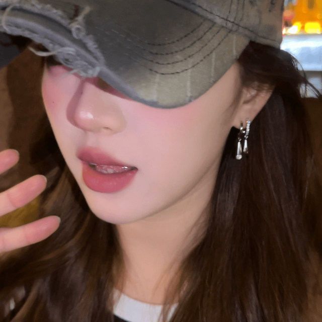 Silver geometric water drop earrings for women 2025 new hot niche design earrings fashionable temperament double ear piercing earrings