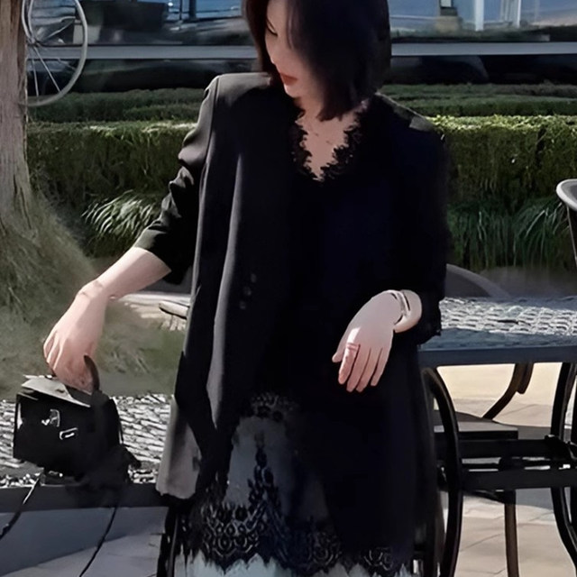 2-300Jin [Jin is equal to 0.5kg] Fat MM large size sexy lace stitching V-neck sleeveless vest for women black slimming and flesh-covering midi top