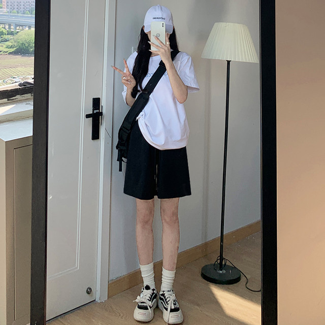 Gray sports shorts for women in summer 2025 new high-waisted slim loose straight bf style mid-scent pants five-point pants