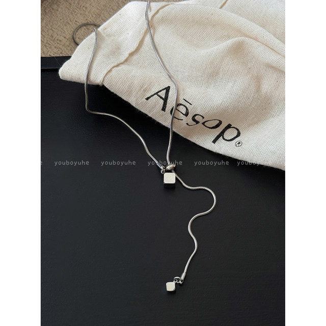 Korean silver sugar cube titanium steel pull-out necklace for women, unique design, autumn and winter long sweater chain, fashionable and versatile accessory