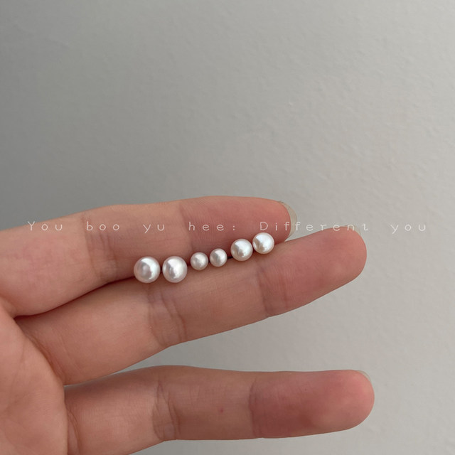 Natural freshwater pearl earrings for women 2025 new hot ear piercing earrings high-end mini small ear accessories