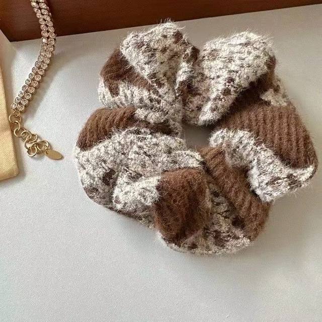 
Mori Girl's Autumn Fragrance Style Autumn and Winter Literary Retro Plush Hair Tie Feminine Elegant Braided Large Intestine Ring Hair Tie for Women