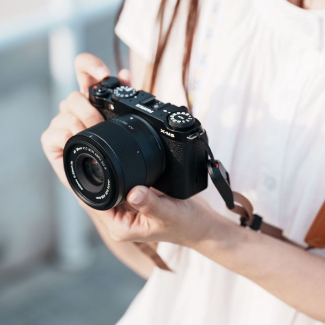 Weizhuoshi 35mm F1.7 large aperture portrait fixed-focus lens adapted to E/Z/XF bayonet micro-single camera 35f17