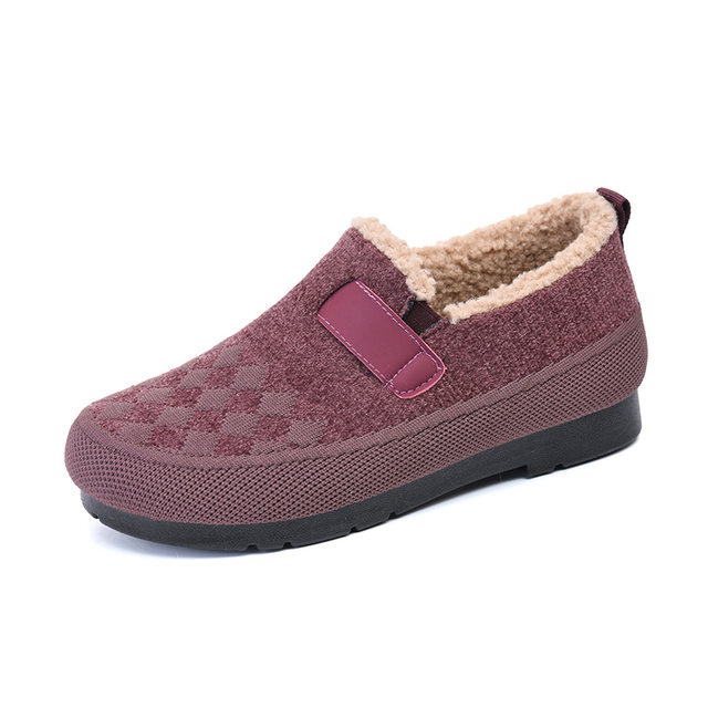 2025 new winter non-slip soft-soled cotton shoes for outer wear, lazy slip-on plus velvet, warm mother's old Beijing cloth shoes