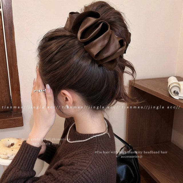 Light luxury satin ball hair clip for women 2025 new high-end back head hair clip hair shark clip hair accessory