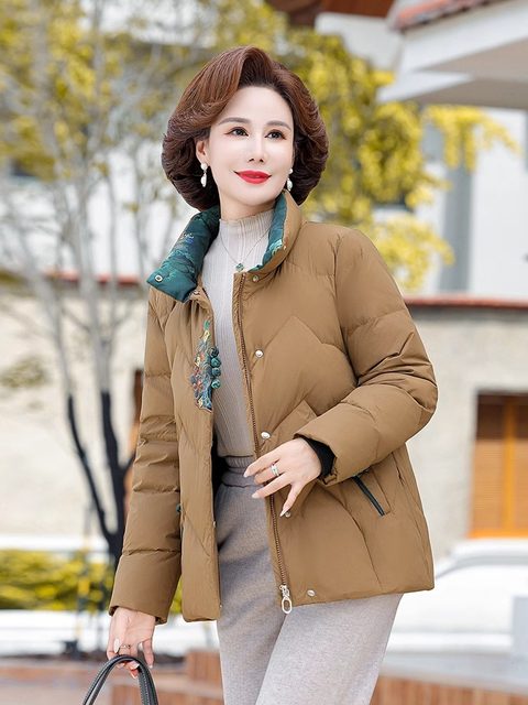 Duck -duck down jacket female middle and elderly in the winter 2023 new product short stand -up stand -up collar casual warm mother
