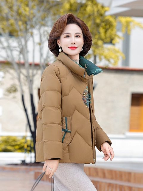 Duck -duck down jacket female middle and elderly in the winter 2023 new product short stand -up stand -up collar casual warm mother
