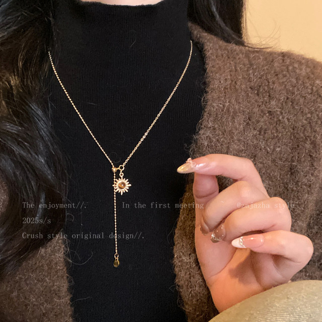 Tiger eye stone sunflower necklace women's autumn and winter Maillard retro temperament long sweater chain light luxury high-end accessories