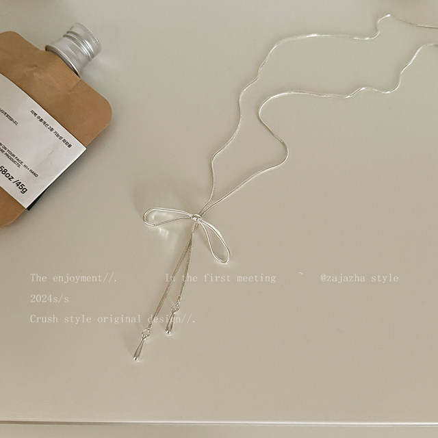 Bow pendant pull-out necklace for women in autumn and winter Korean style long decorative sweater chain silver high-end accessories to wear