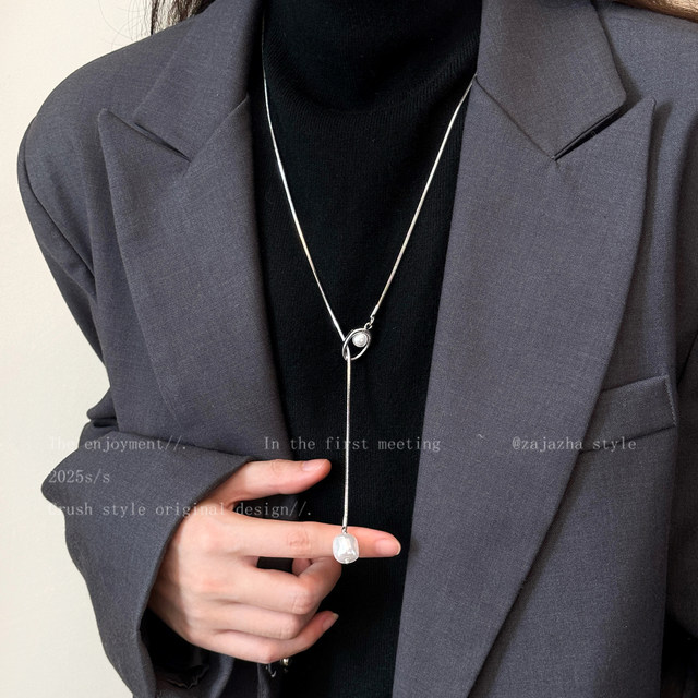 Golden Pearl Long Pendant Necklace Women's Autumn and Winter Atmosphere High-end Premium Light Luxury Sweater Chain Adjustable Accessories