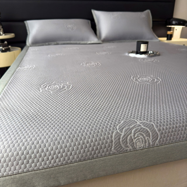 Ice Doudou Ice Silk Cool Mat 2025 new soft mat A-class mother and baby grade summer three-piece set can be washed by machine