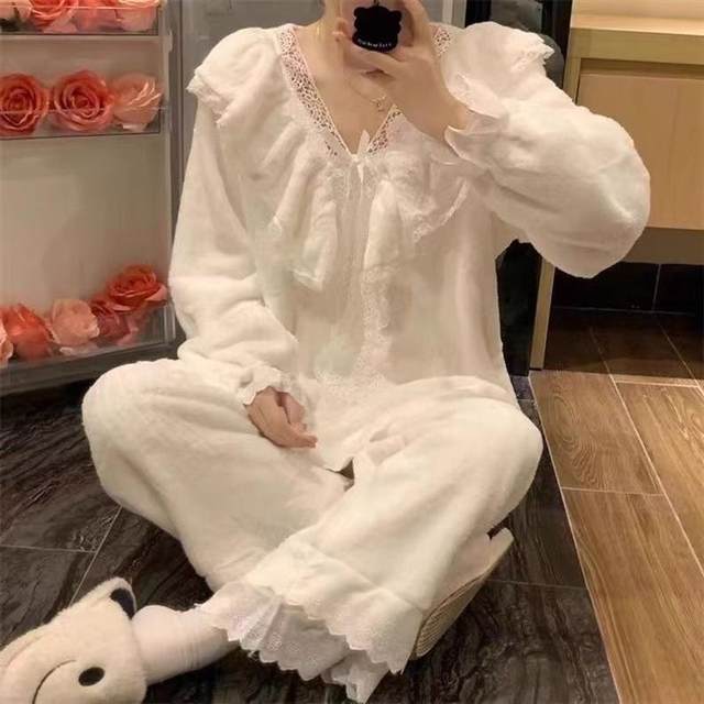 
Pajamas for women ins autumn and winter princess style V-neck sweet lace thickened plus velvet coral velvet loose home clothes